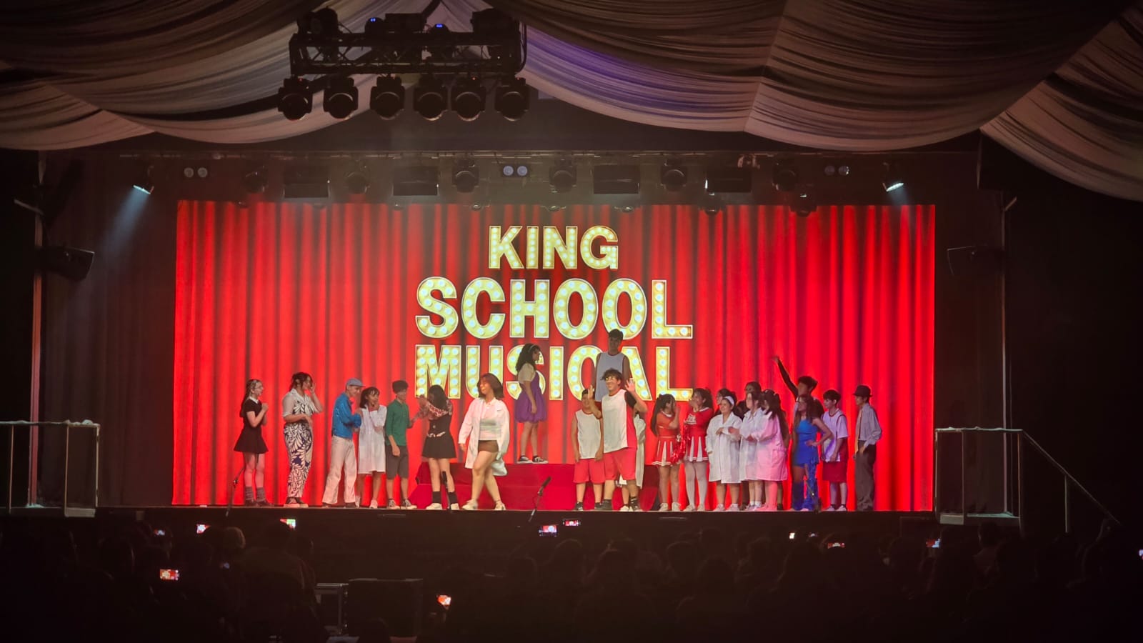 Exitoso debut de taller de teatro musical. Con la obra “King School Musical”.